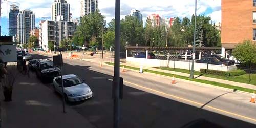 Peatones y autos en la calle 11 webcam - Calgary