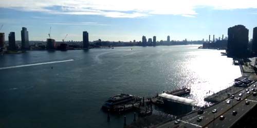 East 34th Street Ferry on East River webcam - New York