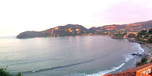 Zihuatanejo bay, panorama from above webcam - Zihuatanejo