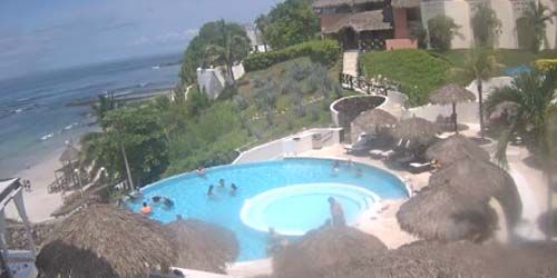 Piscina en la playa en Grand Palladium Vallarta Resort webcam - Puerto Vallarta