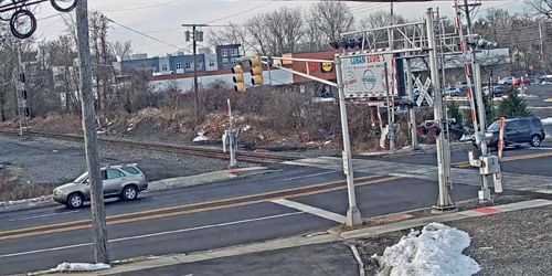 Cruce de ferrocarril en los suburbios de Bergenfield webcam - Newark