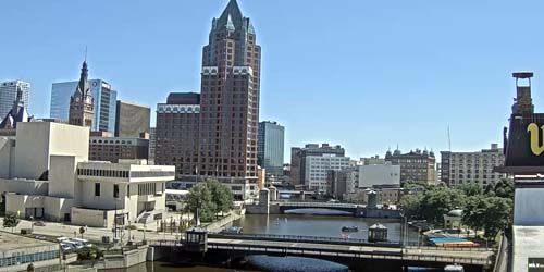 Torre de oficinas central, puentes fluviales webcam - Milwaukee
