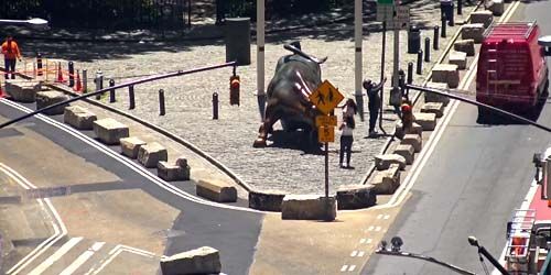 USA NYC Charging Bull on Wall Street live webcam