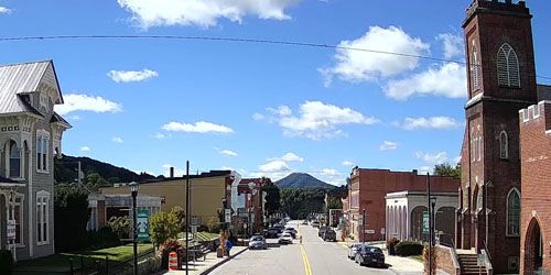 Main Street, traffic, historic center webcam - Tazewell