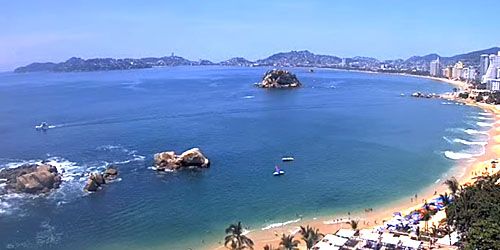 Condesa beach, view of the Faraglion del Obispo island webcam - Acapulco