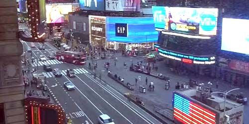 Cruce de Broadway, 44th Street y 7th Avenue webcam - New York