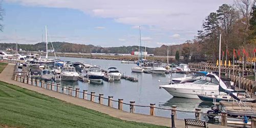 Pier with yachts in Lake Davidson Nature Preserve webcam - Charlotte