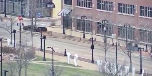 Downtown, cars and pedestrians webcam - Decatur