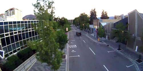 Downtown, traffic in the city center webcam - Penticton