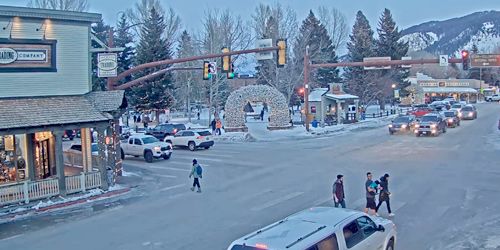 Pedestrians and vehicles in downtown Town Square webcam - Jackson