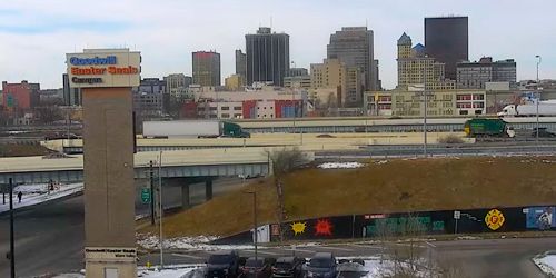 Downtown view, traffic on the highway webcam - Dayton