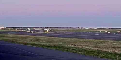 LIVE: DUS Airport Runway - Dusseldorf