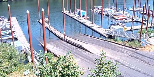 Boones Ferry Marina Boat Ramp webcam - Portland