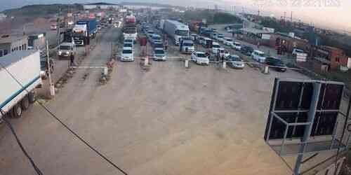 LIVE: Yakutsk (Darkylaakh) Ferry Queue - Yakutsk