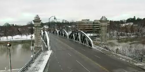 Pont de la rue Ford sur la rivière Genesee webcam - Rochester
