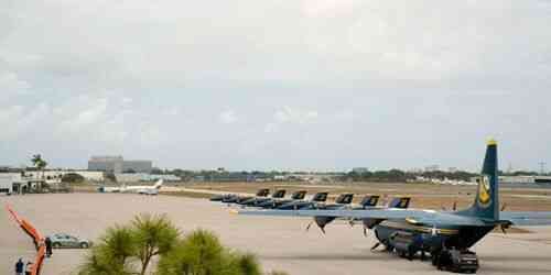 LIVE: FXE airport - Fort Lauderdale