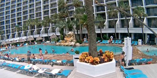 Swimming pool at the Holiday Inn webcam - Panama City