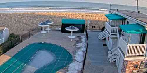 LIVE: Small hotel with swimming pool on the bay - Portland