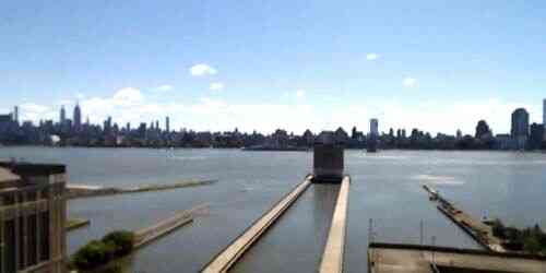 LIVE: Hudson River, view of Manhattan - New York
