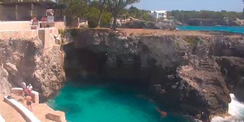 Cliff jumping by the pool at Rick's Cafe Webcam
