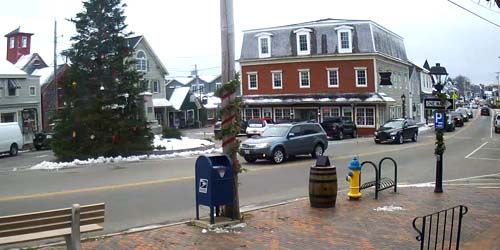 Central Square in the suburb of Kennebunkport webcam - Portland