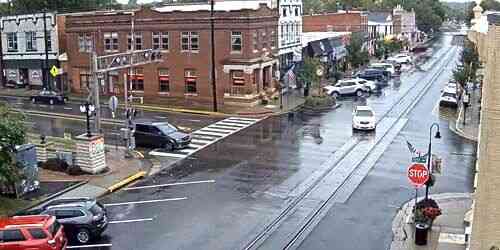 LIVE: Traffic in the suburb of La Grange - Louisville