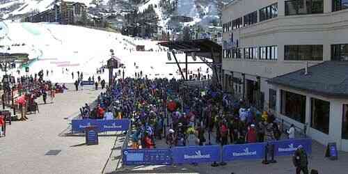 LIVE: Queue for the Ski Lift - Steamboat Springs