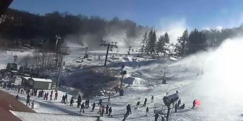 Ski lifts at Beech Mountain Ski Resort webcam - Banner Elk