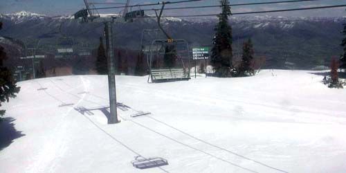 Ski lifts at Snowbasin Resort webcam - Ogden