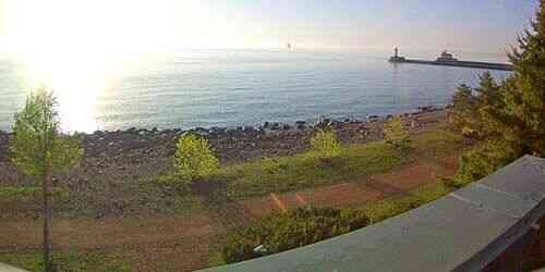 LIVE: Embankment, view of the lighthouse - Newport