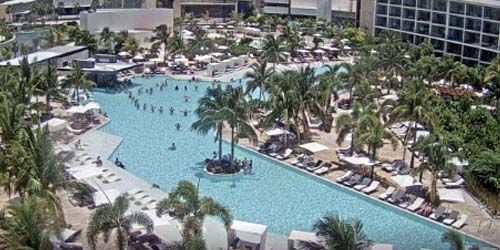 Pool at the Grand Palladium Costa Mujeres webcam - Cancun