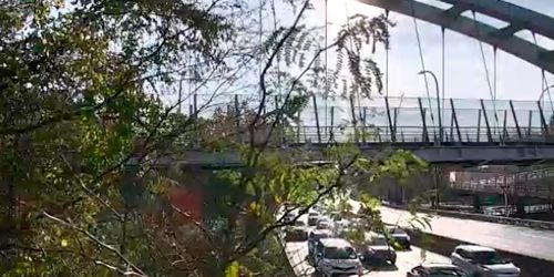 Puente peatonal a través de Henry Hudson Pkwy webcam - New York
