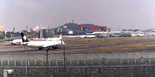 Takeoff of planes at the airport webcam - Mexico City