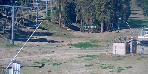 Mountain High Ski Resort -Playground webcam - Los Angeles