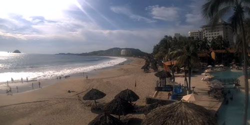 Poniente Beach, Holiday Inn Resort Ixtapa Webcam