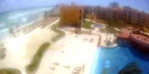 LIVE: Swimming pool with beaches on the Caribbean Sea - Playa del Carmen