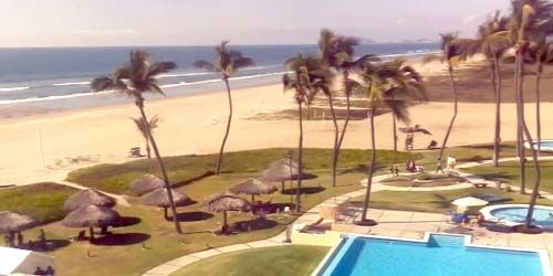 Pool in the hotel on the first line webcam - Mazatlan