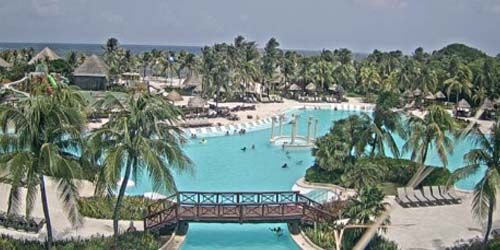 Pool with bar at Kantenah Resort webcam - Playa del Carmen