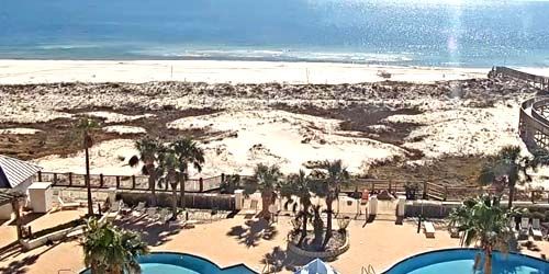 Playas con piscinas en The Beach Club Resort & Spa webcam - Mobile
