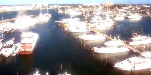 Caméra rotative dans la baie avec des yachts Webcam