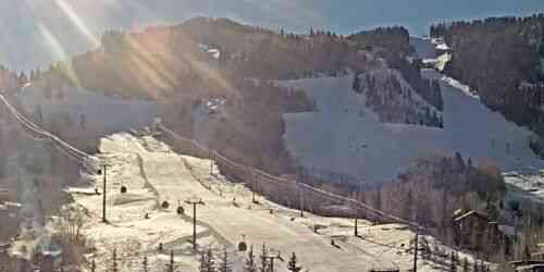 LIVE: Ski slope in a ski resort - Aspen