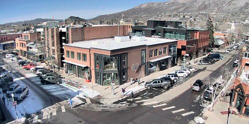 Restaurants and cafes in the city center webcam - Aspen