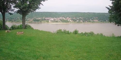 beautiful Ohio river bank webcam - Madison