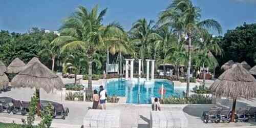 LIVE: Hotel Swimming pool in Riviera Maya - Cancun