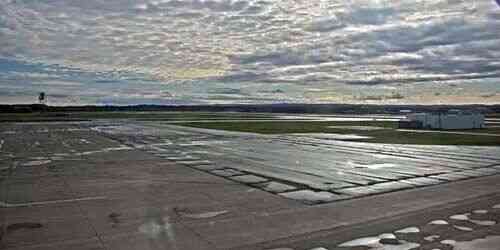 LIVE: Airport runway - Syracuse