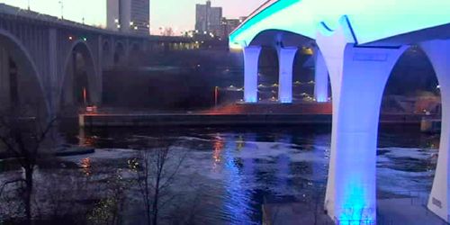 Saint Anthony Falls Bridge webcam - Minneapolis