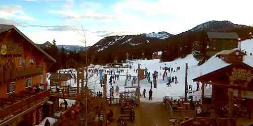 LIVE: Ski Resort The Summit at Snoqualmie - Seattle