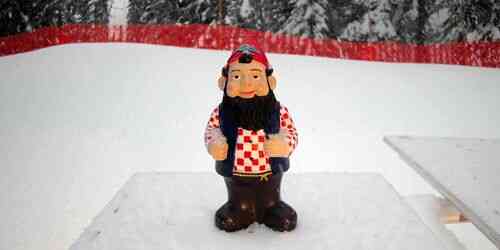 LIVE: Snow level at the resort - Revelstoke