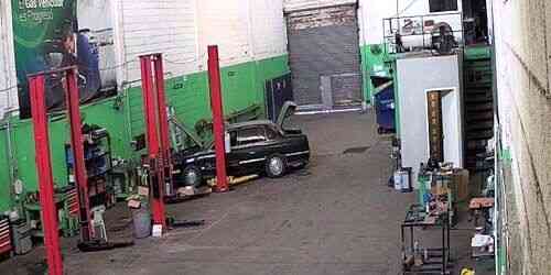 LIVE: Car service station - Leon