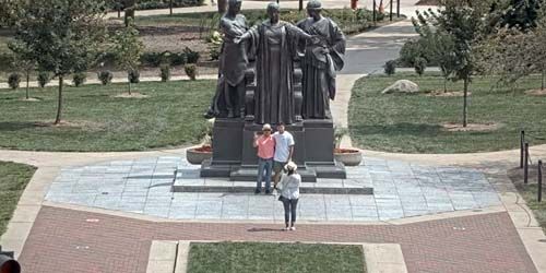 Estatua alma mater webcam - Champaign